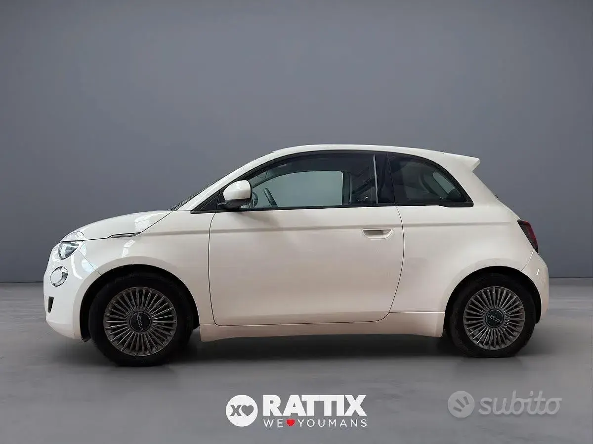 Używany Fiat 500e Passion 42 kW (58 KM) 2021 Biały Sedan/Limuzyna