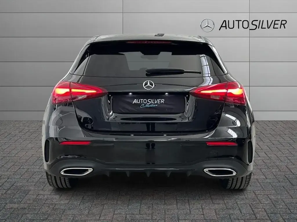 Usata Mercedes A180 Advanced Plus 116 CV (85 kW) 2023 Nero / metallizzato Berlina