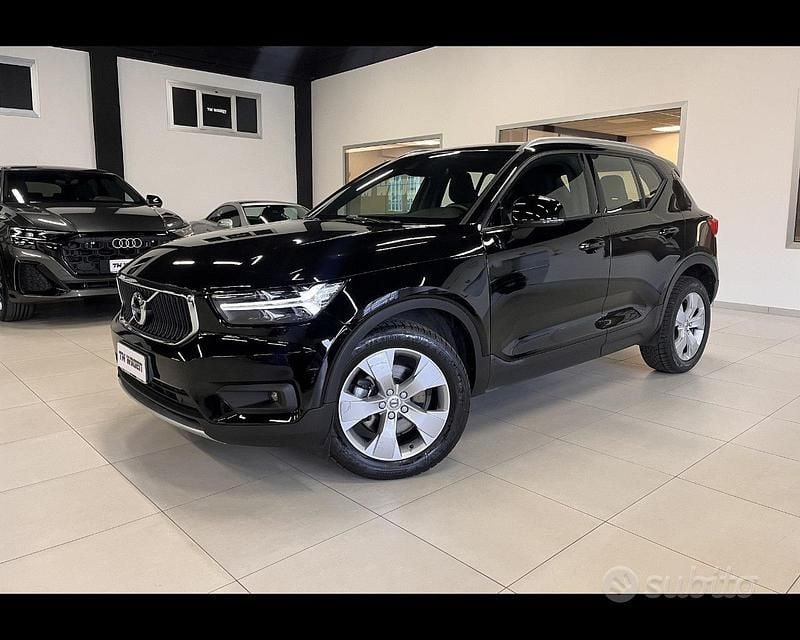 Usata Volvo XC40 Momentum 190 CV (139 kW) 2020 Nero SUV