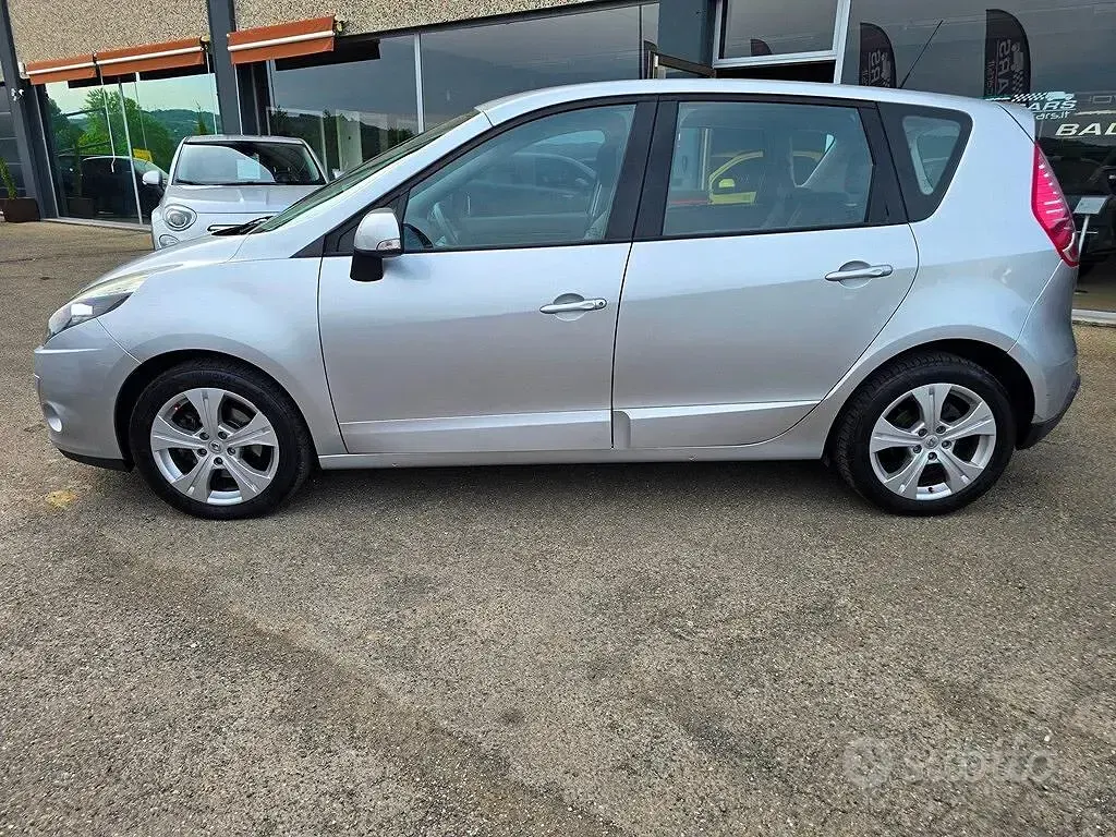 Usata Renault Scenic E-Tech Dynamique 110 CV (80 kW) 2011 Grigio Monovolume