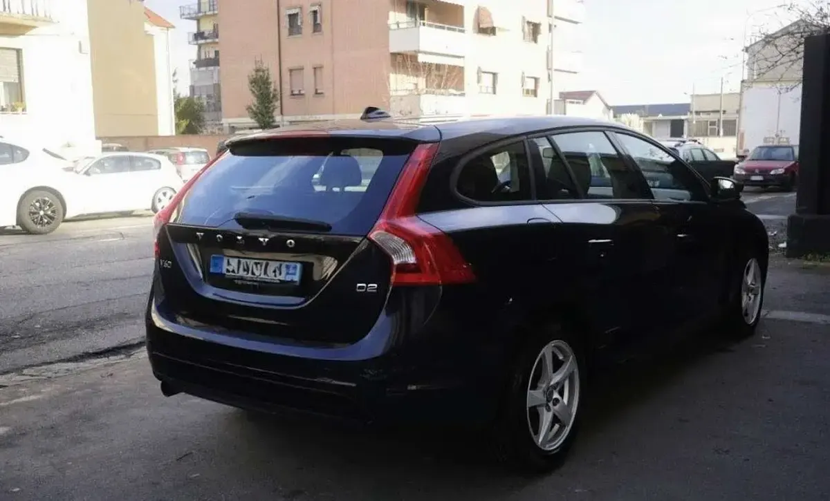 Usata Volvo V60 R-Design Kinetic 114 CV (83 kW) 2016 Station wagon
