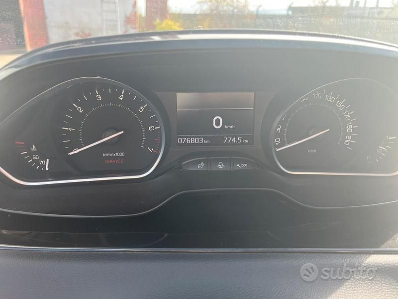Occasion Peugeot 208 82 ch (60 kW) 2014 Blanc Citadine