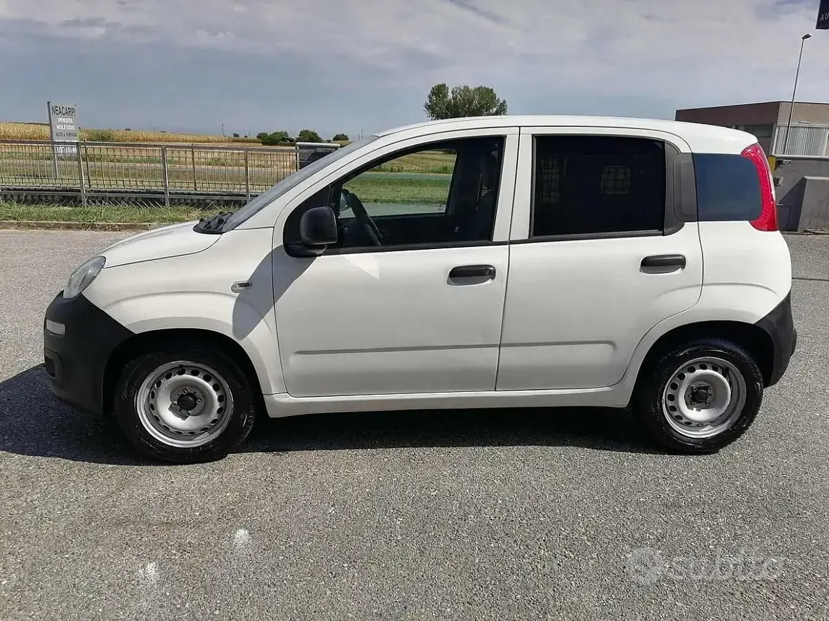 Usata Fiat Panda Pop 69 CV (50 kW) 2019 Bianco pastello Utilitaria