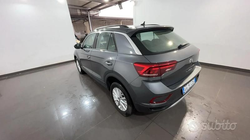 Usata VW T-Roc Life 149 CV (109 kW) 2022 Grigio SUV