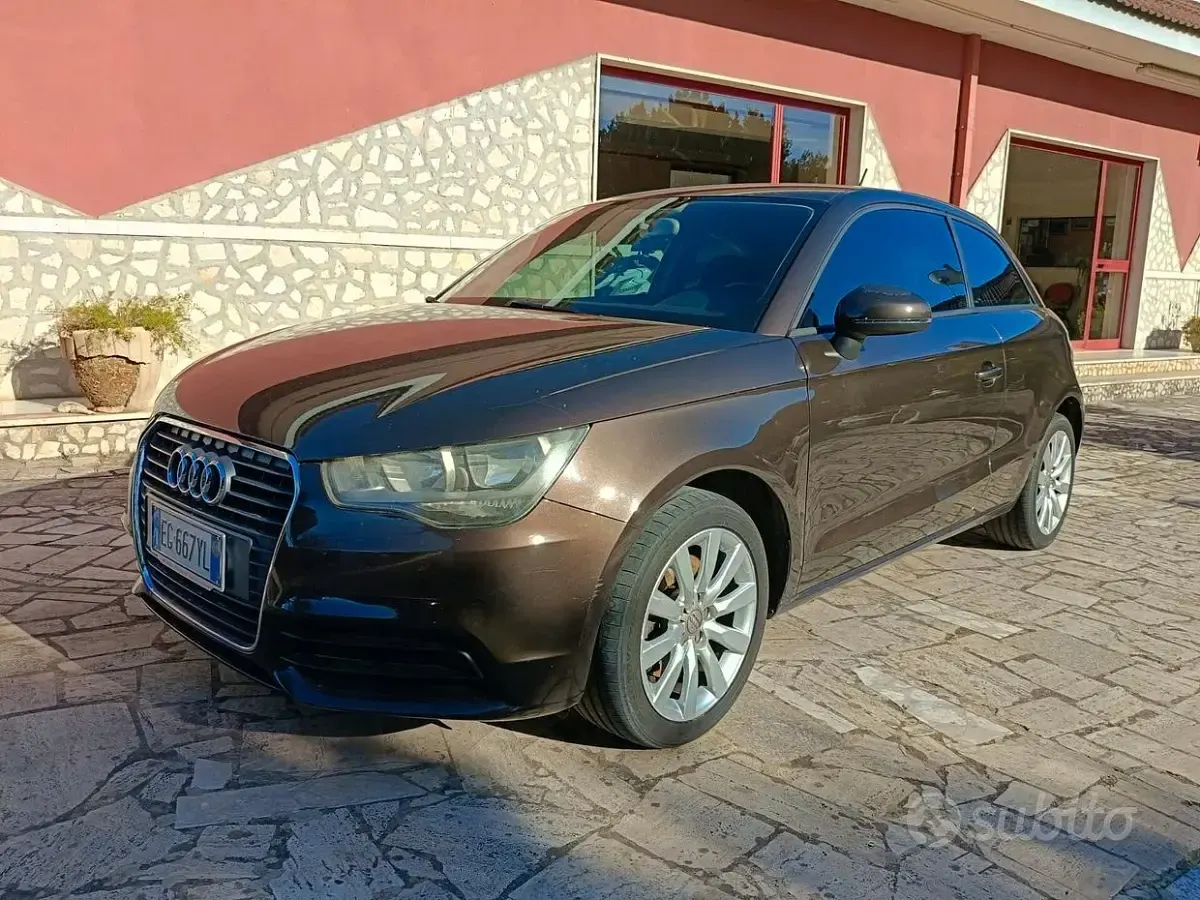 Usata Audi A1 Ambition 105 CV (77 kW) 2011 Marrone Utilitaria