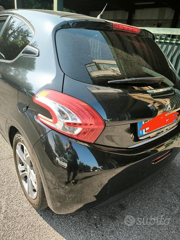 Usata Peugeot 208 68 CV (50 kW) 2012 Nero Utilitaria