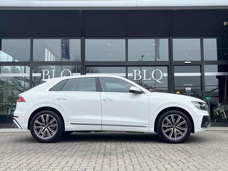 Usata Audi Q8 Sport 286 CV (210 kW) 2022 Bianco carrara SUV