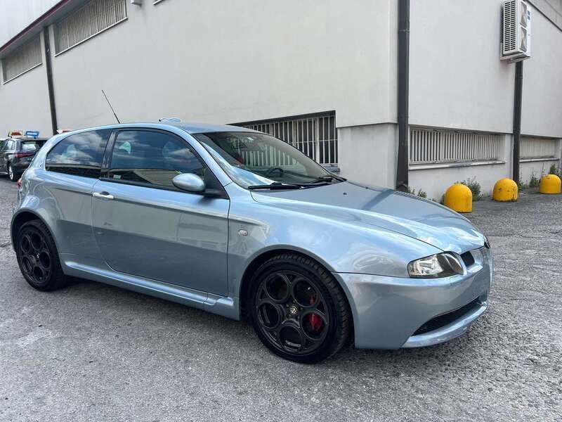 Usata Alfa Romeo 147 GTA 250 CV (183 kW) 2003 Blu/azzurro Utilitaria
