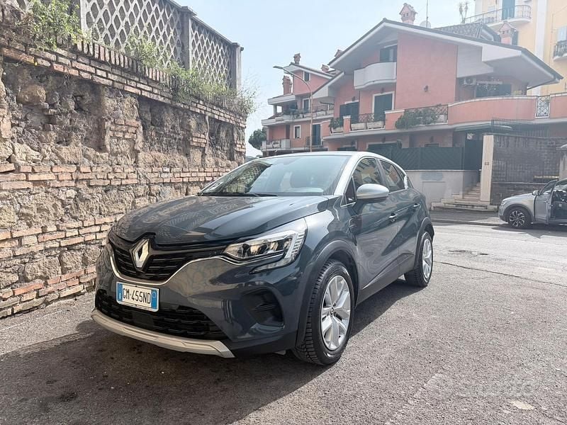 Usata Renault Captur 90 CV (66 kW) 2023 Grigio SUV