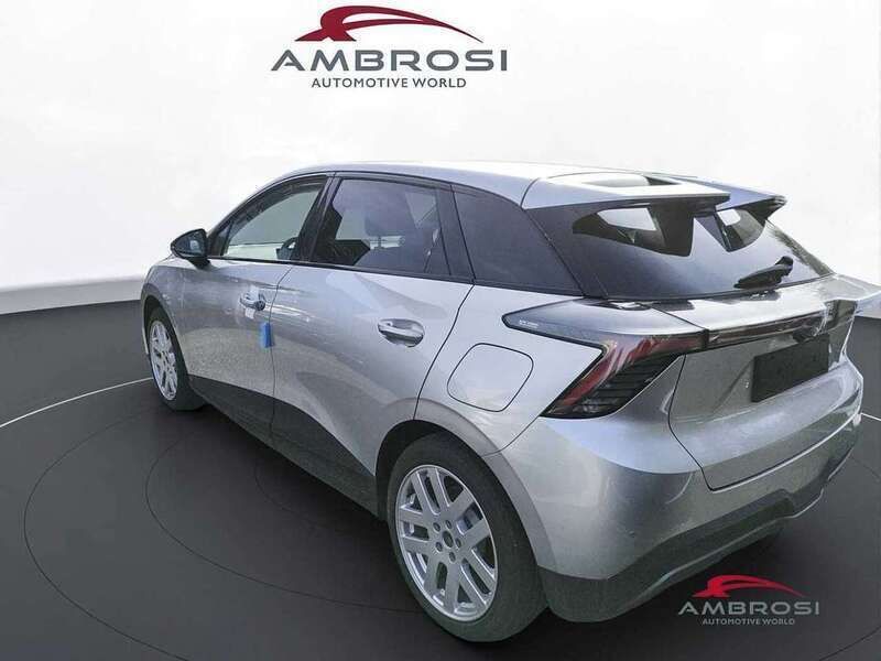 Usata MG MG4 EV Luxury 150 kW (204 CV) 2024 Argento Utilitaria
