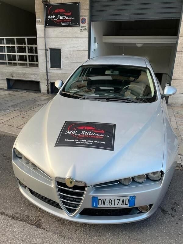 Argento Usata 2010 Alfa Romeo 159 Station wagon | 2999 € (Buon prezzo) - Immagine 1/4