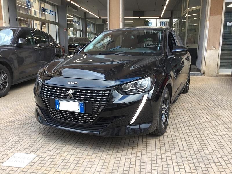 Usata Peugeot 208 Allure 101 CV (74 kW) 2023 Nero Utilitaria
