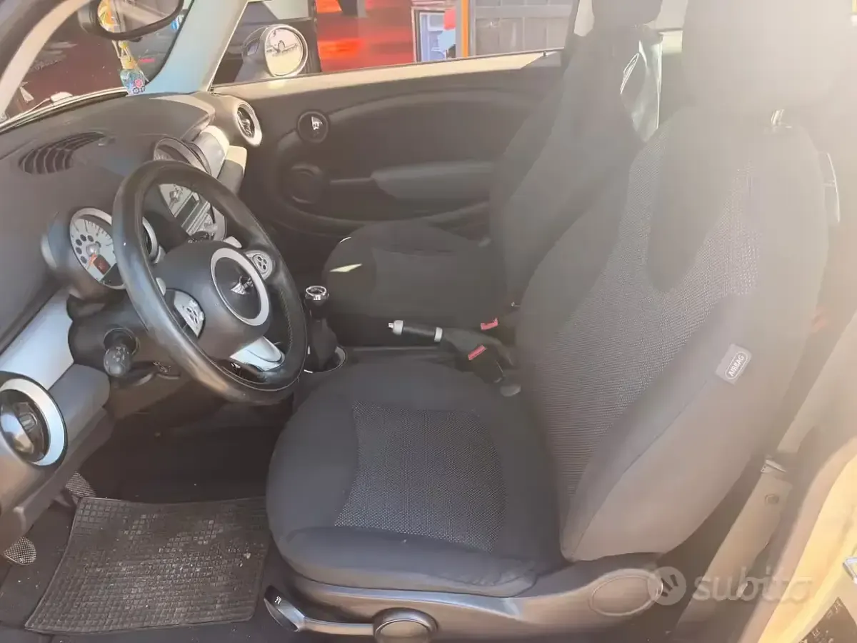 Usata Mini Cooper D 109 CV (80 kW) 2009 Giallo Utilitaria