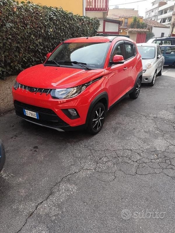 Usata Mahindra KUV100 87 CV (63 kW) 2021 Rosso SUV