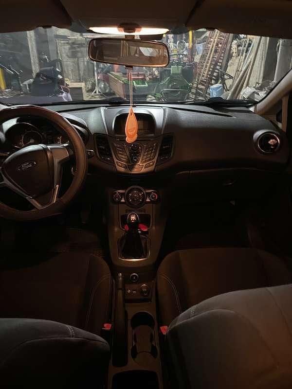 Bianco Usata 2013 Ford Fiesta Utilitaria | 2000 € (Super prezzo) - Immagine 1/4