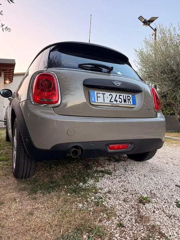 Usata Mini ONE 102 CV (75 kW) 2019 Grigio Utilitaria