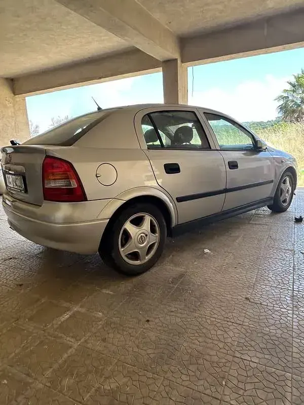 Usata Opel Astra 101 CV (74 kW) 2000 Argento Berlina