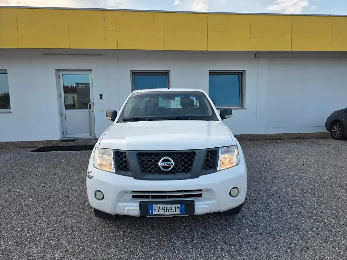 Usata Nissan Navara 190 CV (139 kW) 2014 Bianco Pick-up