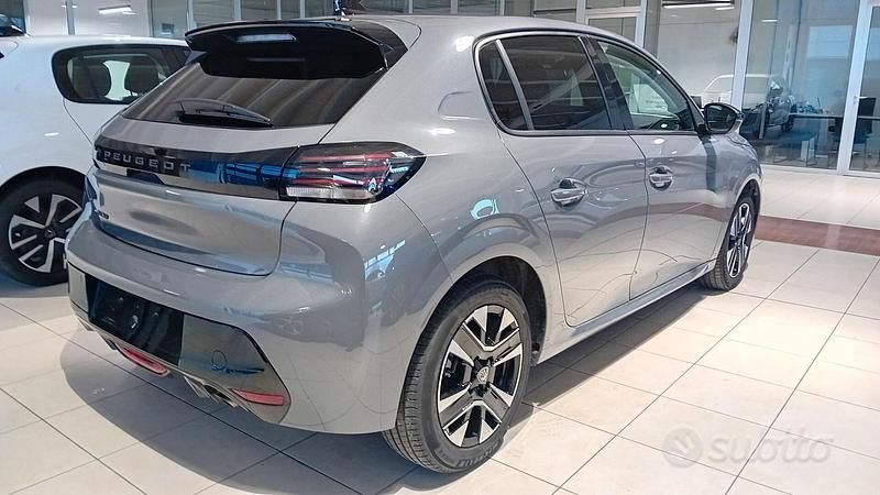 Usata Peugeot 208 Allure 100 CV (73 kW) 2024 Grigio Utilitaria