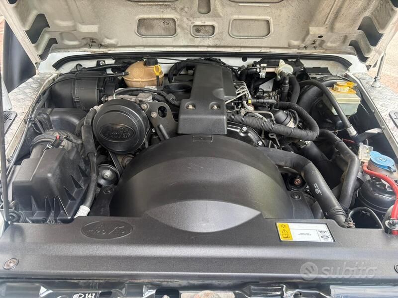 Gebraucht Land Rover Defender 122 PS (89 kW) 2010 Weiß SUV