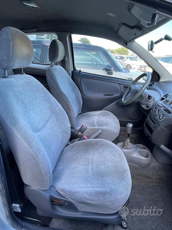 Usata Toyota Yaris Sol 2000 Grigio Utilitaria