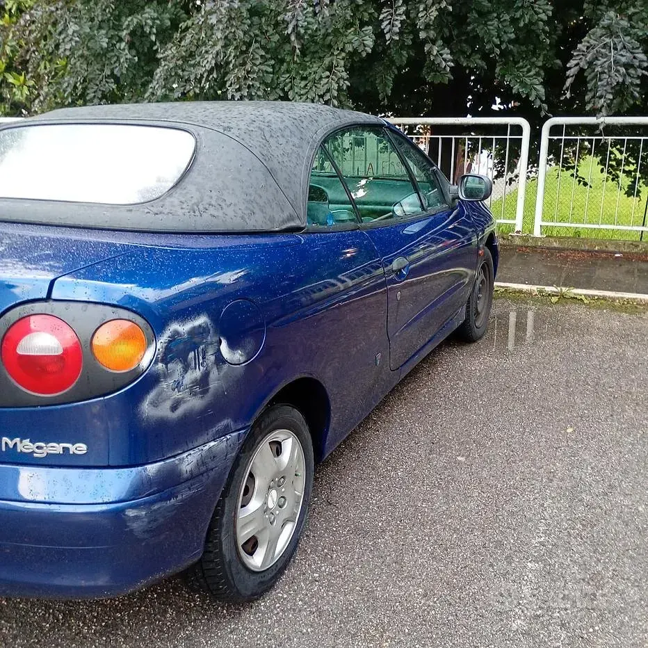 Usata Renault Mégane Cabriolet 90 CV (66 kW) 1998 Bluazzurro Cabrio