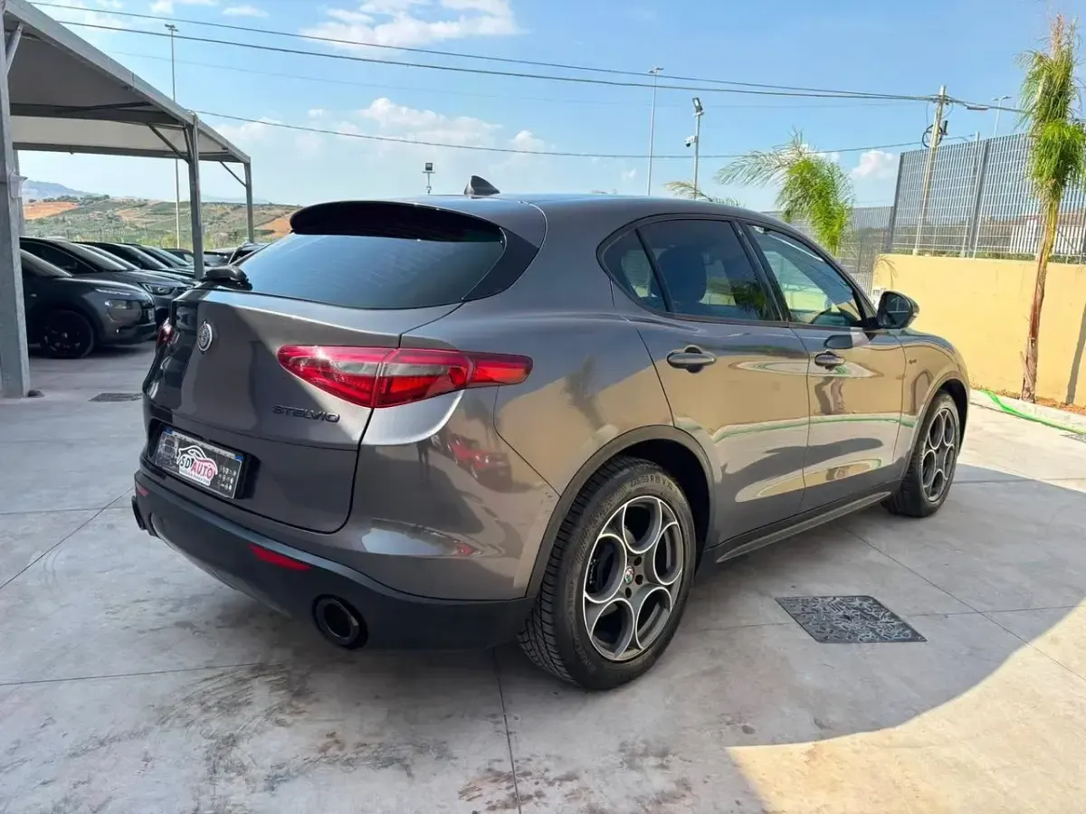 Usata Alfa Romeo Stelvio Sprint 190 CV (139 kW) 2021 Grigio SUV