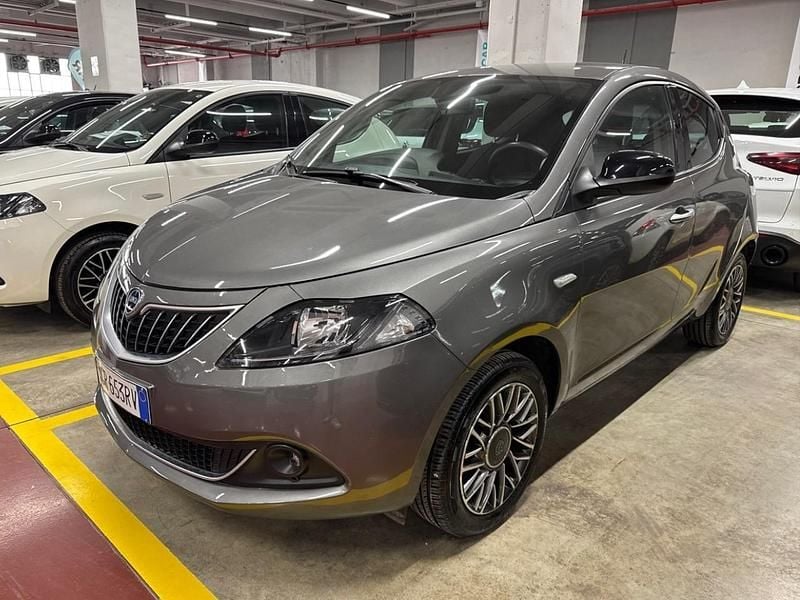 Usata Lancia Ypsilon Gold 69 CV (50 kW) 2023 Grigio Utilitaria