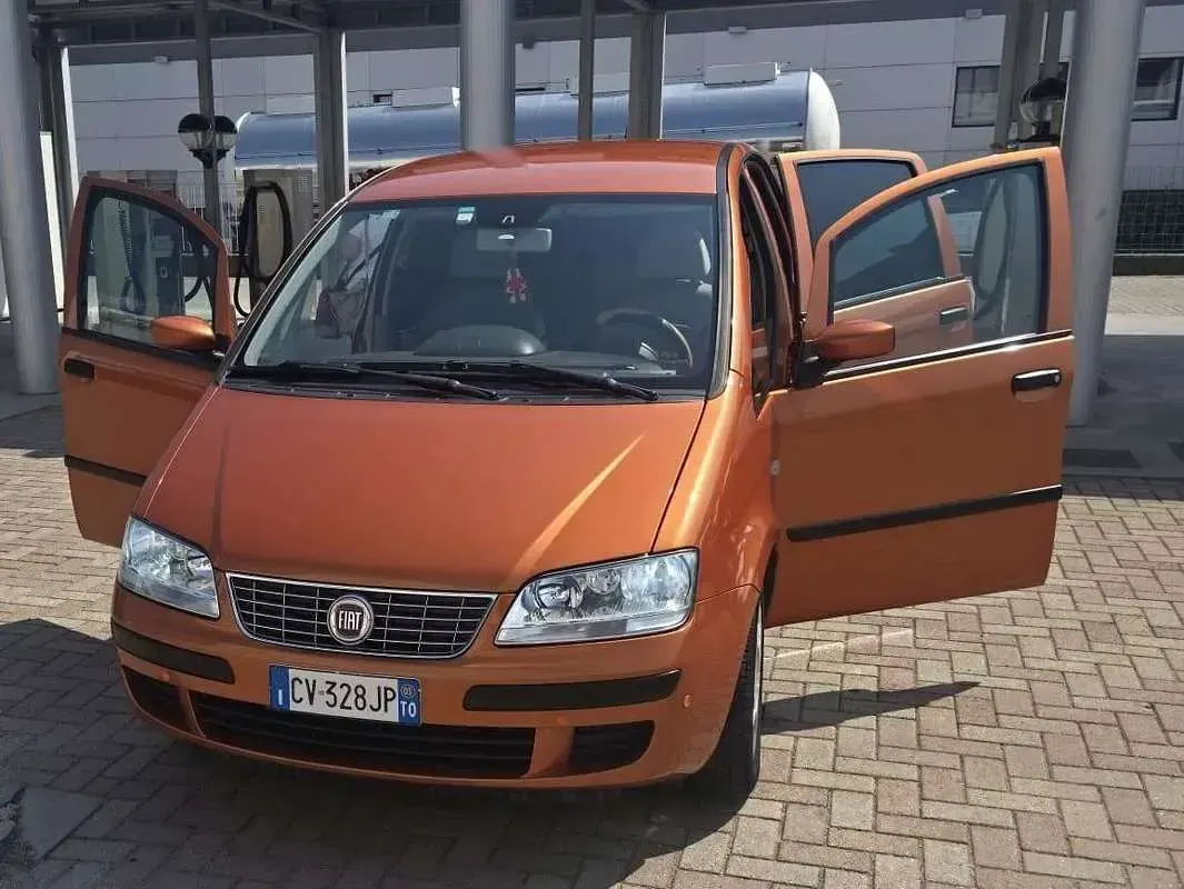Usata Fiat Idea Active 95 CV (69 kW) 2005 Oro Monovolume