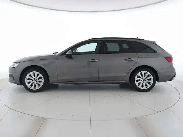 Usata Audi A4 Advanced 163 CV (119 kW) 2022 Grigio terra metallizzato Station wagon