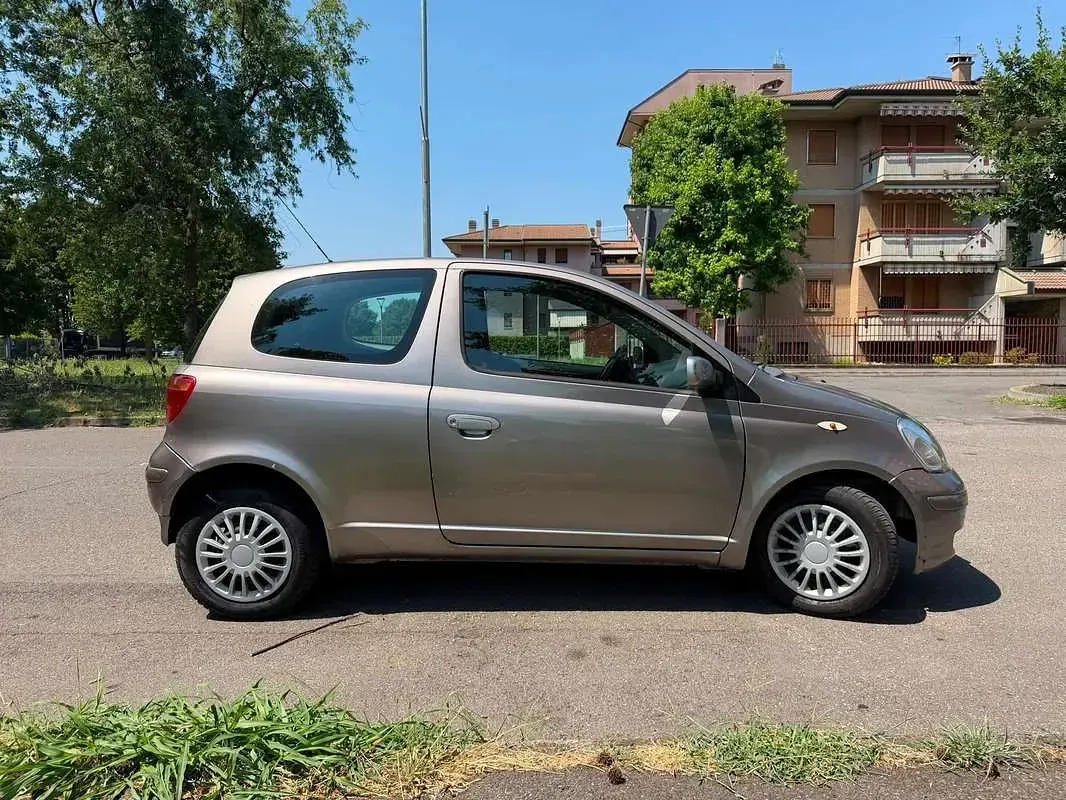 Usata Toyota Yaris Sol 87 CV (63 kW) 2003 Utilitaria