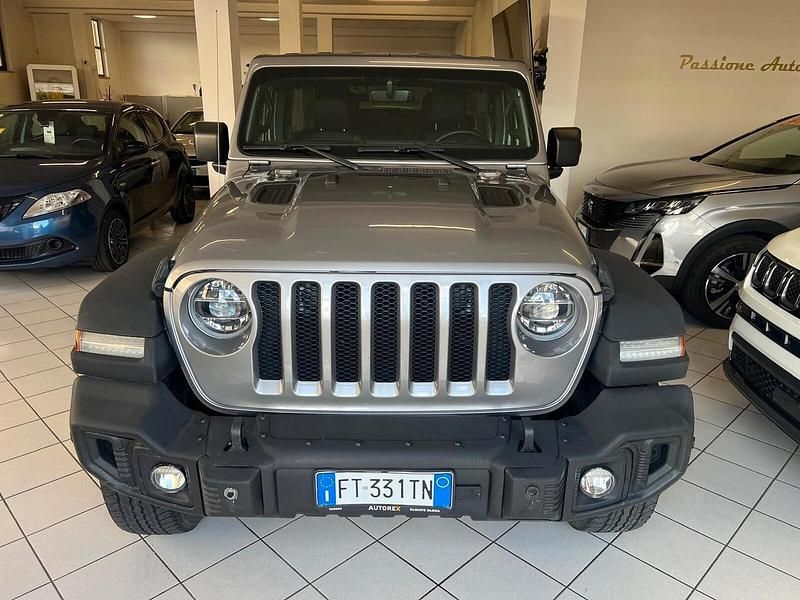 Usata Jeep Wrangler Unlimited Sahara 271 CV (199 kW) 2019 Argento SUV