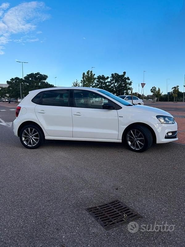 Usata VW Polo 90 CV (66 kW) 2015 Bianco Utilitaria
