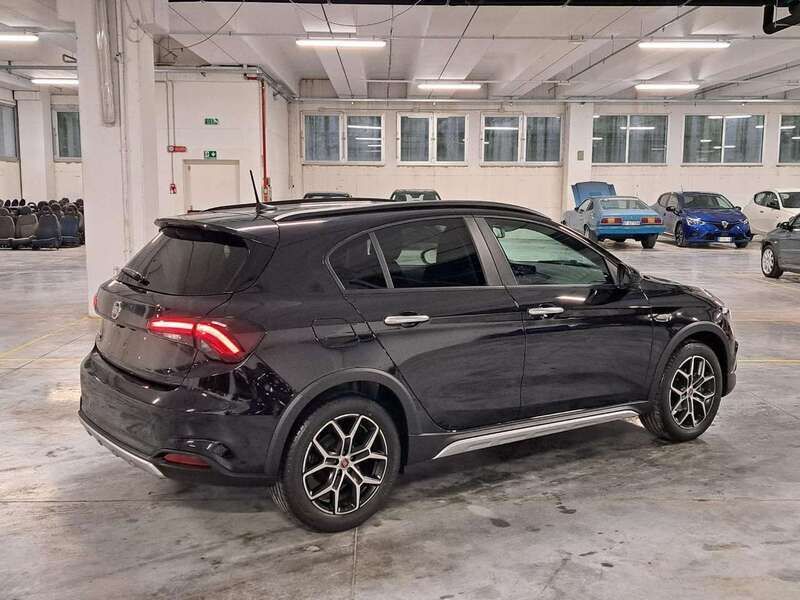 Usata Fiat Tipo Cross 99 CV (72 kW) 2023 Nero cinema (718) Berlina