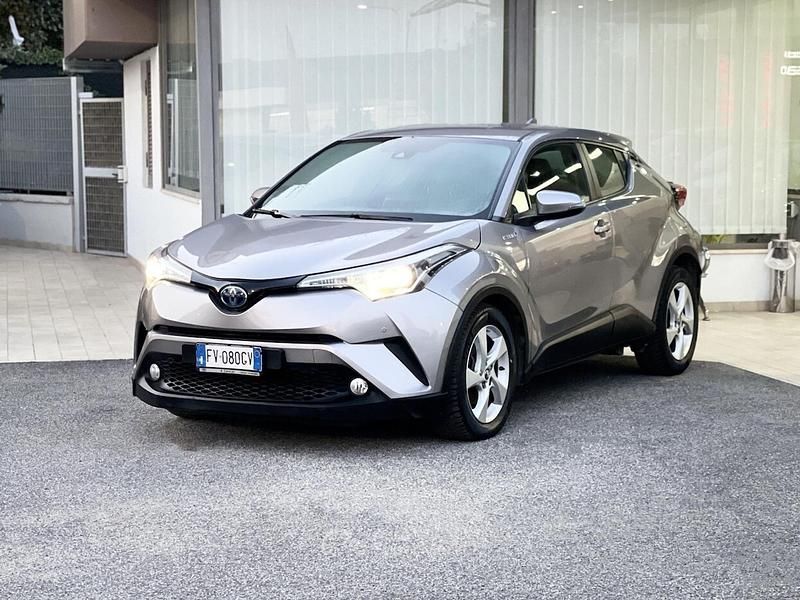 Usata Toyota C-HR 98 CV (72 kW) 2019 Argento SUV