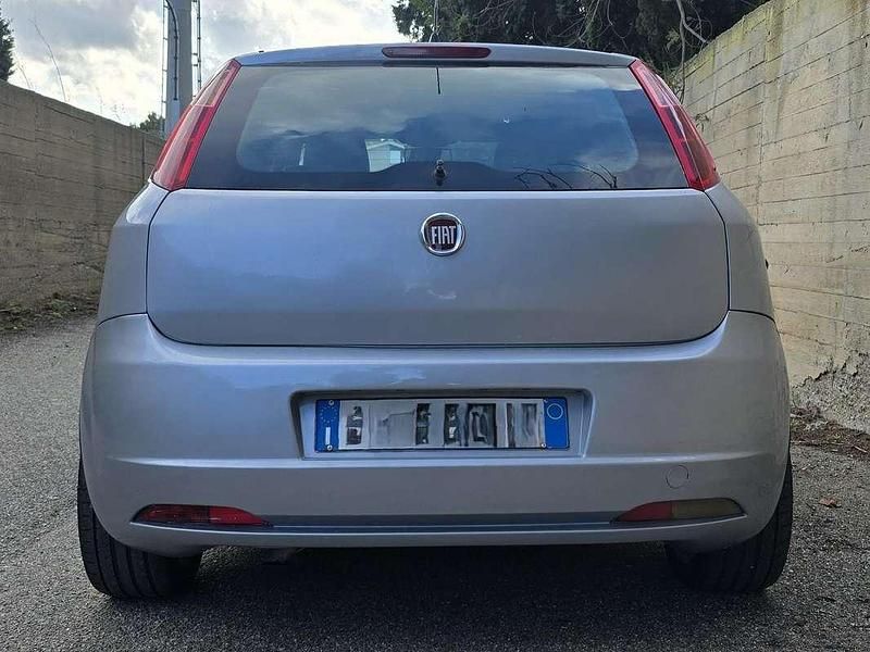 Usata Fiat Grande Punto Dynamic 90 CV (66 kW) 2007 Grigio Utilitaria