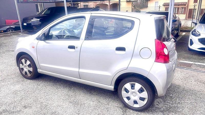 Usata Suzuki Alto 68 CV (50 kW) 2011 Grigio Utilitaria
