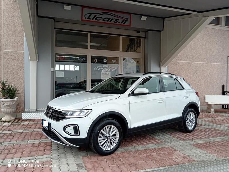 Bianco Usata 2023 VW T-Roc Life SUV | 17.500 € (Super prezzo) - Immagine 1/1