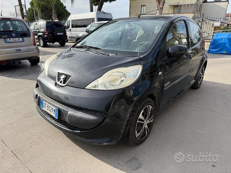 Nero Usata 2008 Peugeot 107 Due volumi | 1500 € (Ottimo prezzo) - Immagine 1/4