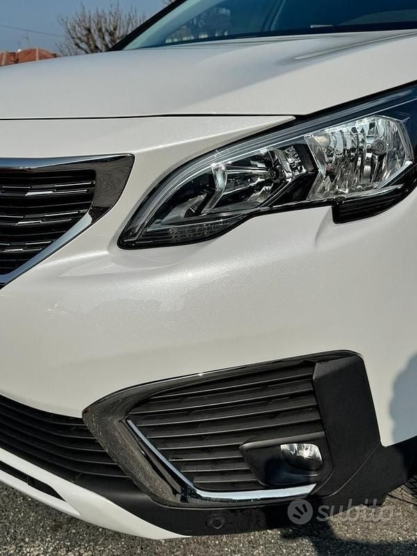 Usata Peugeot 5008 120 CV (88 kW) 2019 Bianco SUV