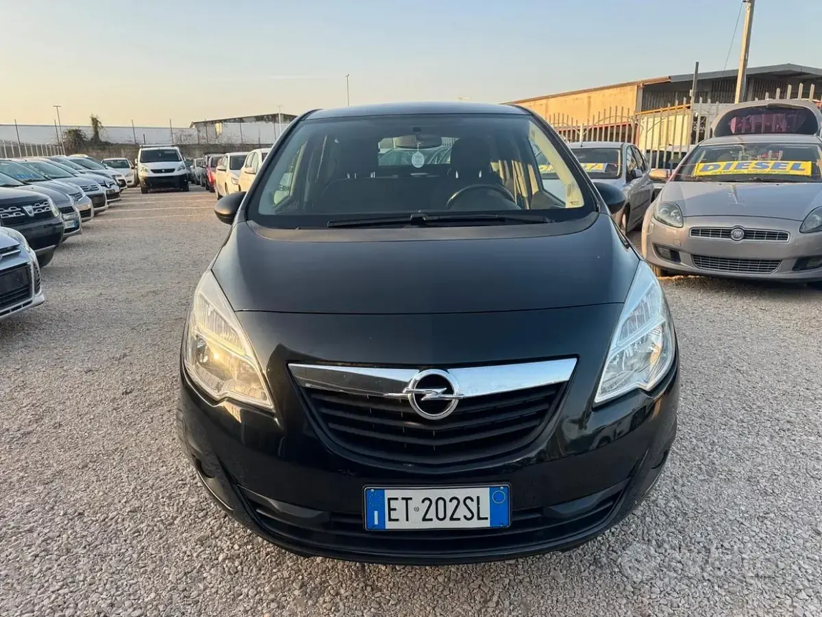 Usata Opel Meriva Cosmo 101 CV (74 kW) 2013 Nero Monovolume