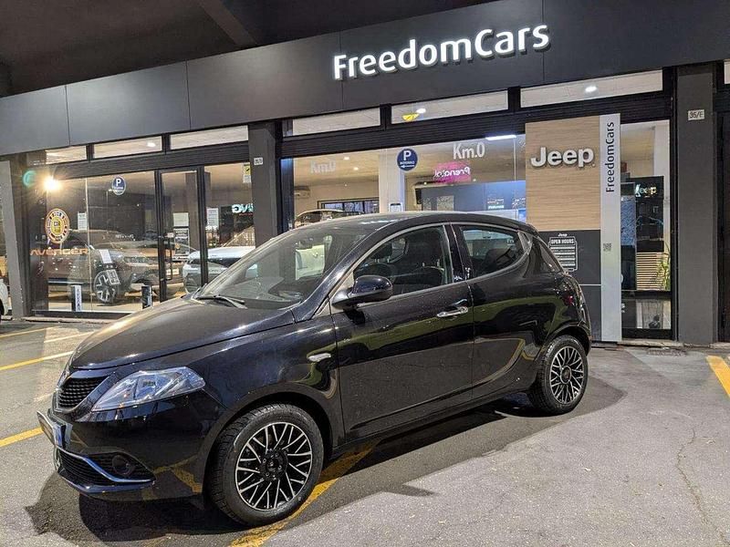 Usata Lancia Ypsilon Gold 69 CV (50 kW) 2017 Nero Utilitaria