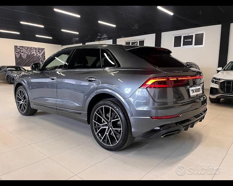 Usata Audi Q8 S-Line 286 CV (210 kW) 2025 Grigio SUV