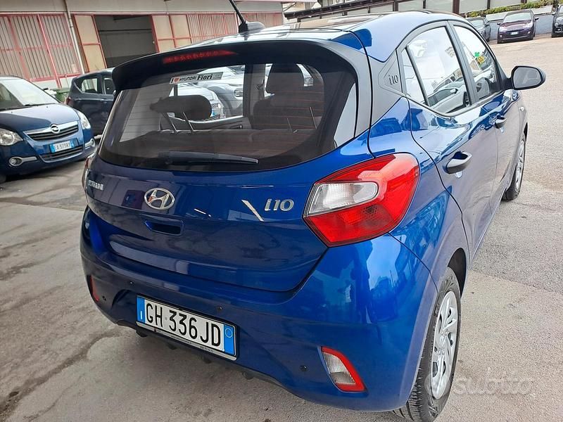 Usata Hyundai i10 Advanced 66 CV (48 kW) 2021 Blu Utilitaria