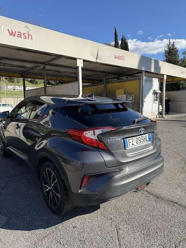 Usata Toyota C-HR Lounge 98 CV (72 kW) 2017 SUV