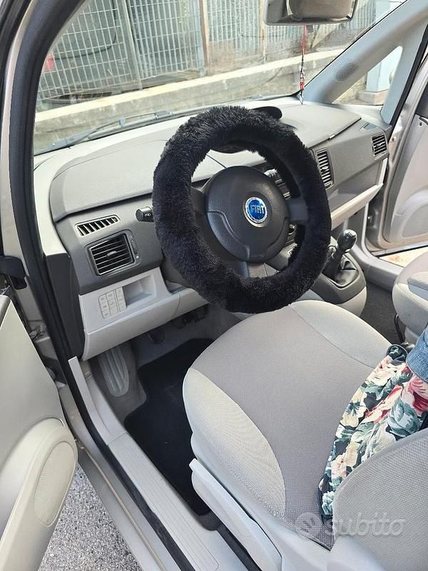 Usata Fiat Idea 95 CV (69 kW) 2004 Grigio Monovolume