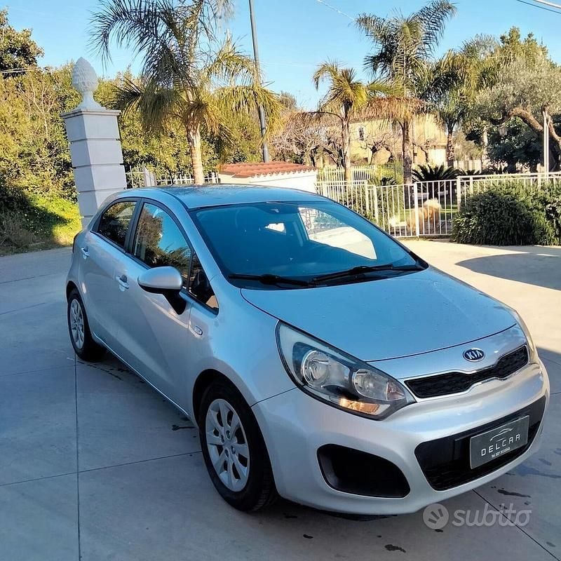 Usata Kia Rio LX 74 CV (54 kW) 2012 Grigio Berlina