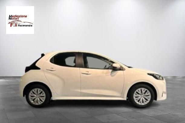 Usata Toyota Yaris Hybrid 115 CV (84 kW) 2022 Bianco Utilitaria