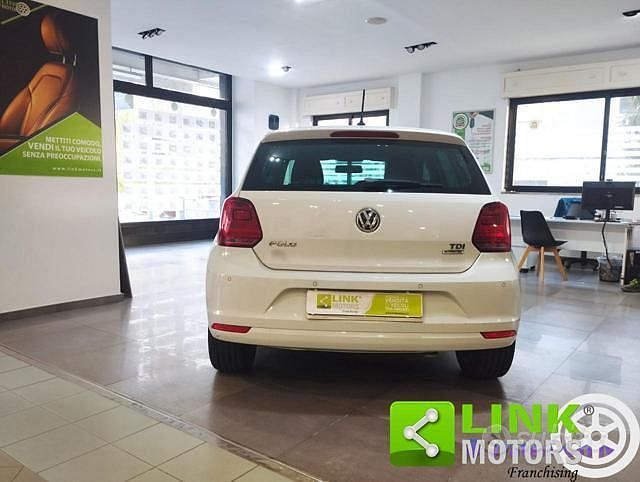 Usado VW Polo 75 CV (55 kW) 2015 Blanco Berlina
