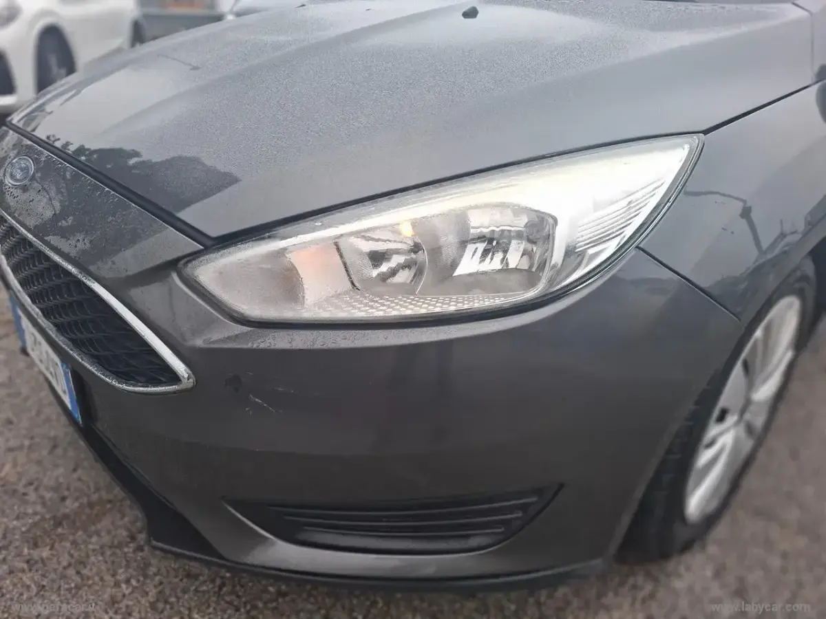 Usata Ford Focus S 95 CV (69 kW) 2017 Gray Station wagon